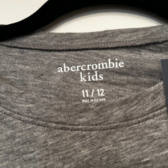 abercrombie kids long-sleeved gray t-shirt / nwt / Size 11/12 - Picture 4 of 9